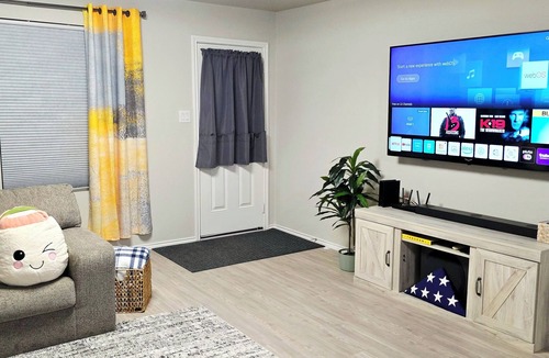 Southside House | Delightful 3-bedroom house with AC in San Antonio.