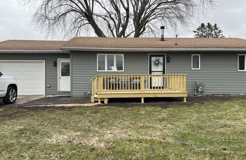 Mabel House | Delightful 3-bedroom house with cozy sunrise view in charming Mabel