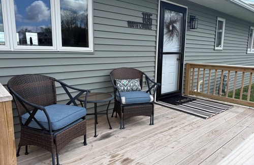 Mabel House | Delightful 3-bedroom house with cozy sunrise view in charming Mabel