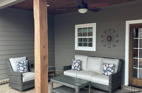 Vinemont House | Delightful 3-bedroom Ranch Getaway House