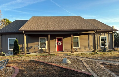 Vinemont House | Delightful 3-bedroom Ranch Getaway House