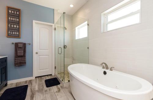 Leeward Sands House | Delightful 3 Bedroom - Pets Monthly Rates