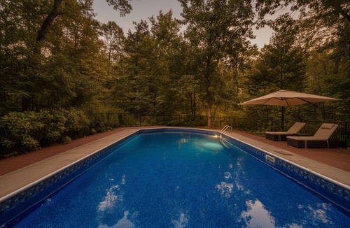 East Chatham House | Delightful 4-bedroom Plus House in East Chatham with Pool, Sauna and AC