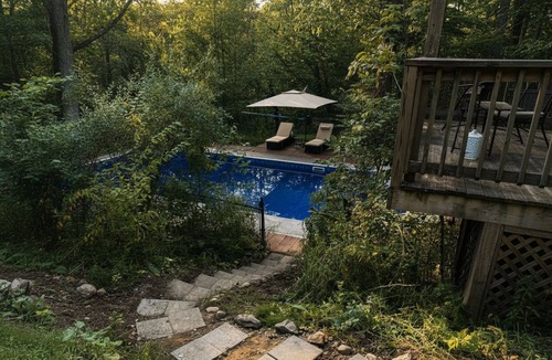 East Chatham House | Delightful 4-bedroom Plus House in East Chatham with Pool, Sauna and AC