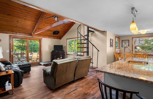 Lake Arrowhead House | Delightful 4-bedroom house in Gaylord Michigan perfect for large families