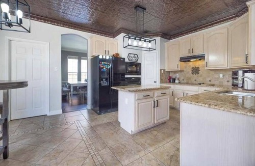 Allen House | Delightful 4-bedroom house with heated POOL in charming Allen