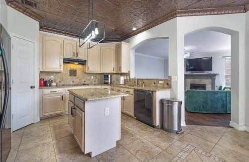 Allen House | Delightful 4-bedroom house with heated POOL in charming Allen