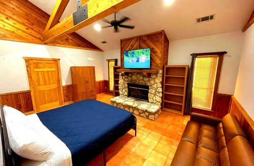 Elmaton Other | ☆Delightful 4 Bedroom, lake view. Sleep 8-12.☆