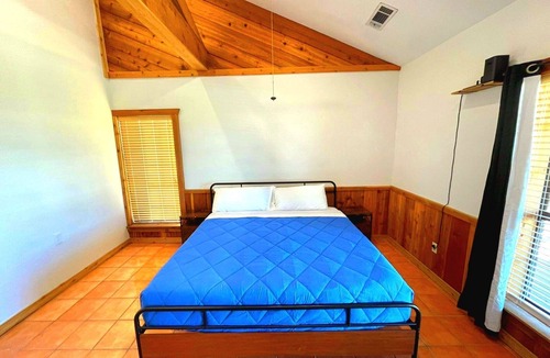 Elmaton Other | ☆Delightful 4 Bedroom, lake view. Sleep 8-12.☆