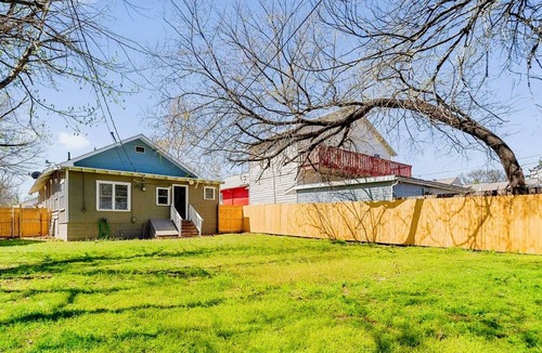 Fort Worth House | Delightful 4-bedroom house with AC in Fort Worth