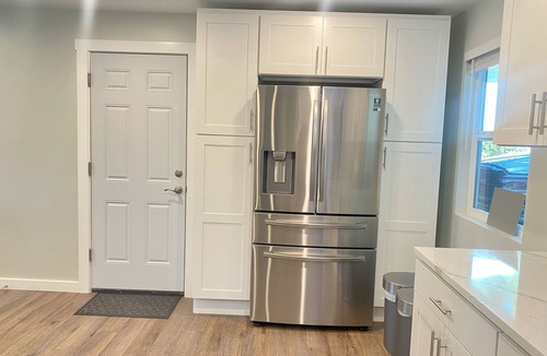 West Hills House | Delightful 4bdr/3bath Bay House