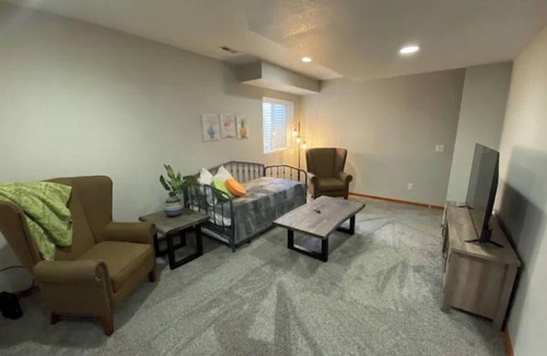Waukee House | Delightful 5b stay in Paradise!