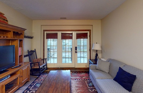 Edray House | Delightful 6BR Townhome with Private Hot Tub by RedAwning