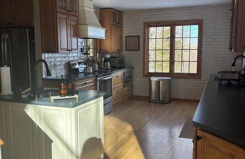 Stratton Mountain House | Delightful 7-bedroom house in Stratton perfect for group getaways