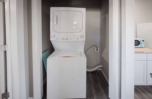 Evansville House | Delightful airy remodeled 1/1