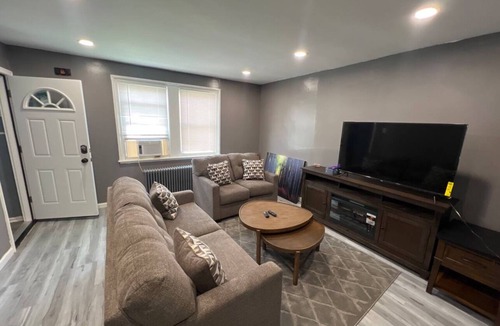 Primos Secane Apartment | Delightful apartment with AC in Lansdowne