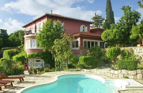 Kraljevica Apartment | Delightful Apartment with Private Beach in Kraljevica