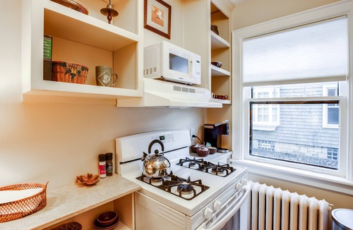 East Avenue Apartment | Delightful Apt in Classic Tudor