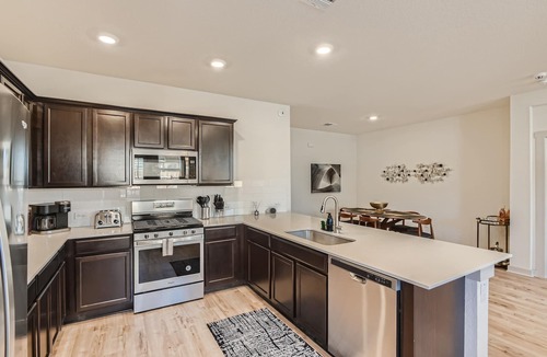 Leander House | Delightful brand NEW 3-bedroom Modern House + Sleeps 6