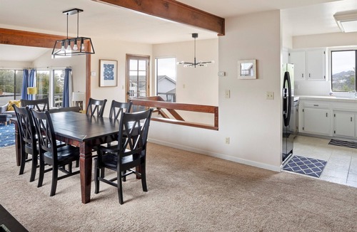 Cambria House | Delightful Cambridge View-Spring Special