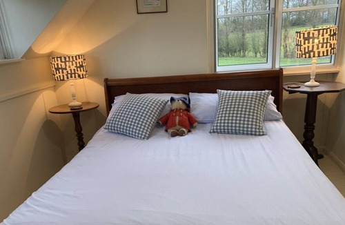 Rendcomb Cottage | Delightful Cotswold cottage with open fireplace and Rayburn