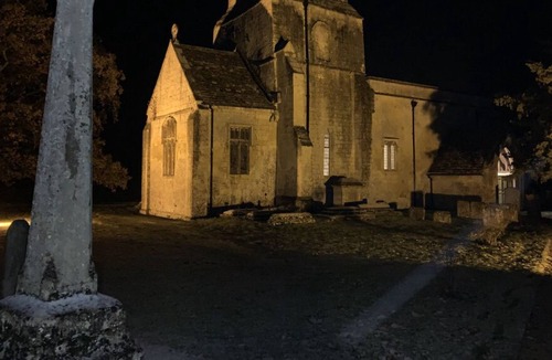 Rendcomb Cottage | Delightful Cotswold cottage with open fireplace and Rayburn