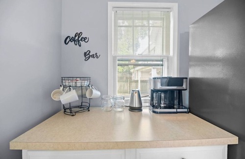 Hamilton House | Delightful Cozy Home/2 bed 1 Bath Sleeps 8/private