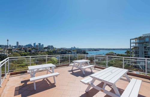 Darling Point Apartment | Delightful Darling Point Studio w Stunning Rooftop