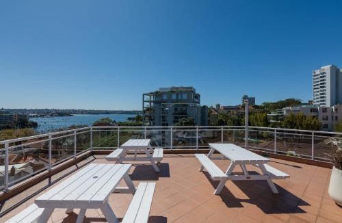 Darling Point Apartment | Delightful Darling Point Studio w Stunning Rooftop