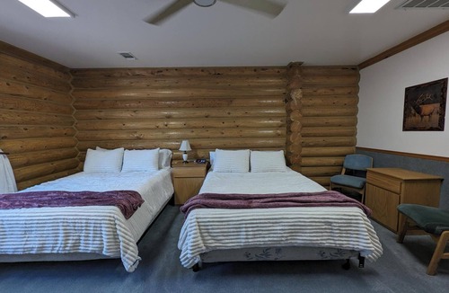 Hot Springs Cabin | Delightful Double Room - Room 211
