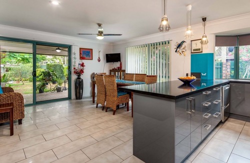 Bongaree Apartment | Delightful Duplex on Rose Ct, Bongaree