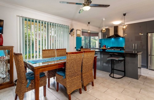 Bongaree Apartment | Delightful Duplex on Rose Ct, Bongaree