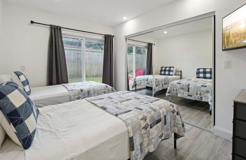 Tropic Palms House | Delightful Escape 2BR/2BA