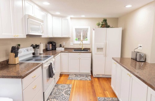 Wabasha House | Delightful Four Bedroom Home near Downtown
