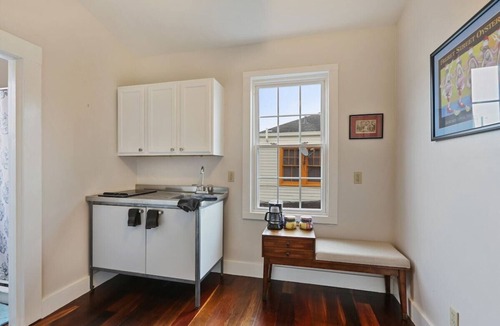 Freret Apartment | Delightful Freret St Studio Apartment w/parking