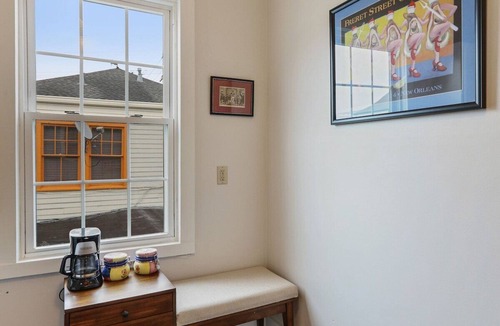 Freret Apartment | Delightful Freret St Studio Apartment w/parking