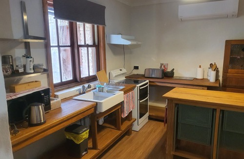 St. Albans Apartment | Delightful fully self contained ground floor apartment.