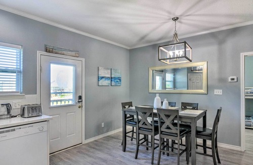 Pirates Beach House | Delightful Galveston Abode - 1/2 Mi to Beach!