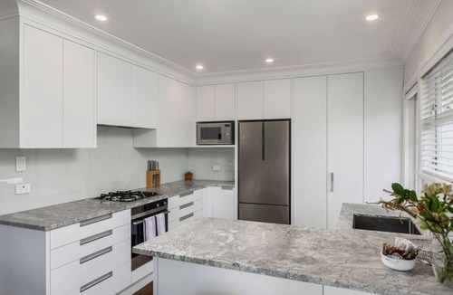 Auckland House | Delightful Home with Garden