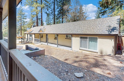 Kings Beach Ski Chalet | Delightful hotel with lakeview, golf, skiing, WiFi, & Netflix