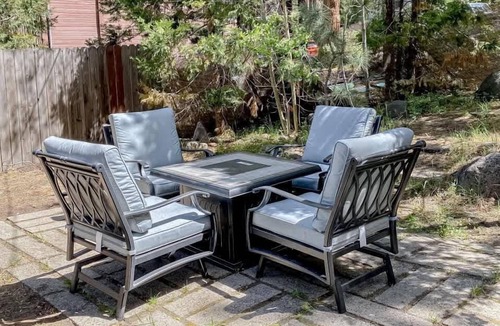 Kings Beach Ski Chalet | Delightful hotel with lakeview, golf, skiing, WiFi, & Netflix
