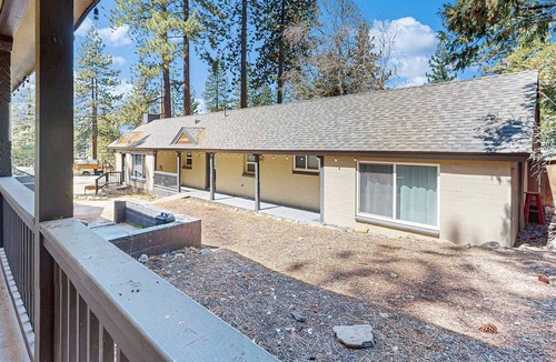 Kings Beach Ski Chalet | Delightful hotel with lakeview, golf, skiing, WiFi, & Netflix