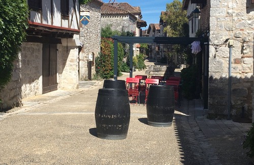 Pujols Cottage | Delightful independant property with garden in small medieval fortified citadel