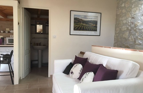 Pujols Cottage | Delightful independant property with garden in small medieval fortified citadel