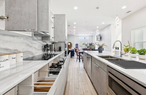 West Dallas House | Delightful Left 8-bedroom house with Game room in vibrant Dallas