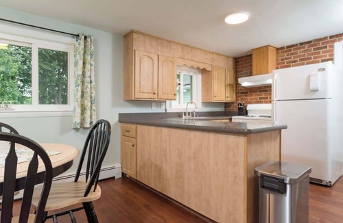Woburn Condo | Delightful New England Townhome