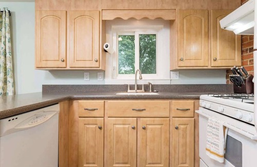 Woburn Condo | Delightful New England Townhome