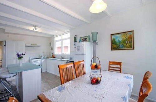 Capel Sound House | DELIGHTFUL R'BUD COTTAGE