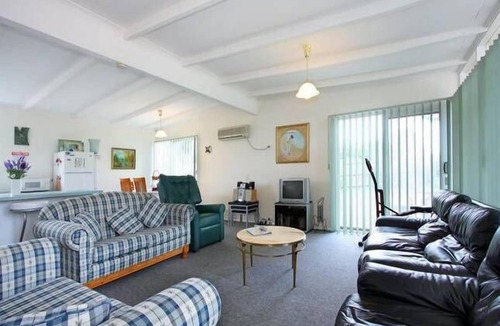 Capel Sound House | DELIGHTFUL R'BUD COTTAGE