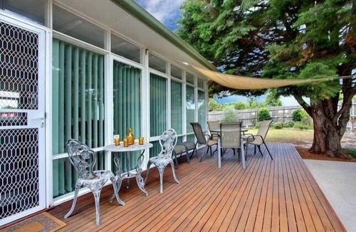 Capel Sound House | DELIGHTFUL R'BUD COTTAGE